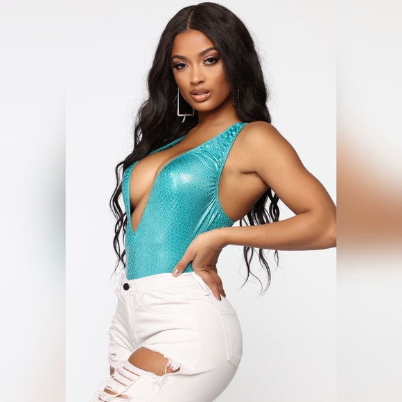 Fashion Nova Jade snake skin Bodysuit (medium) - Picture 4 of 6